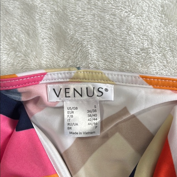 Colorful Geometric Off-Shoulder Top - Picture 2 of 3